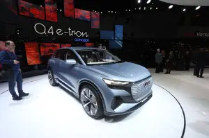 Audi Q4 e-tron concept - foto live Salone di Ginevra 2019 - 6