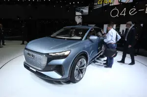 Audi Q4 e-tron concept - foto live Salone di Ginevra 2019 - 9