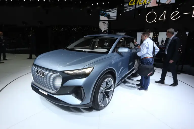Audi Q4 e-tron concept - foto live Salone di Ginevra 2019 - 9