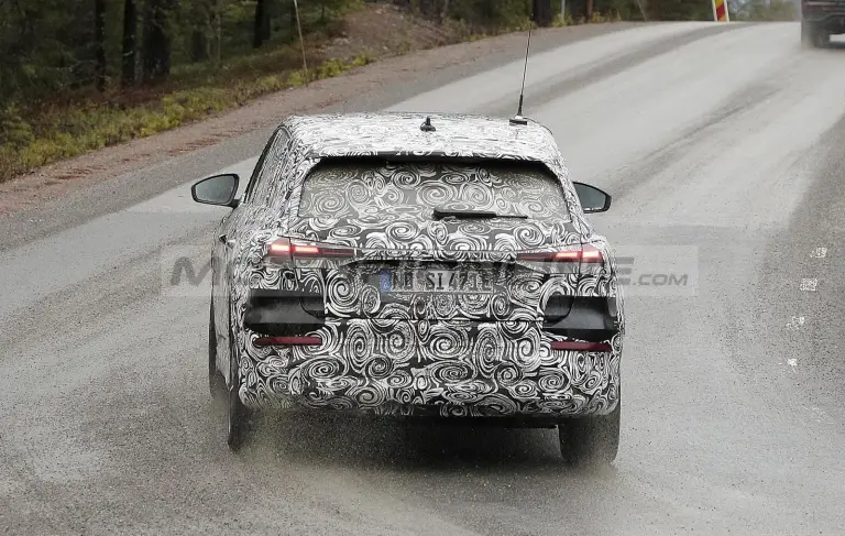 Audi Q4 e-tron - Foto spia 18-11-2020 - 17