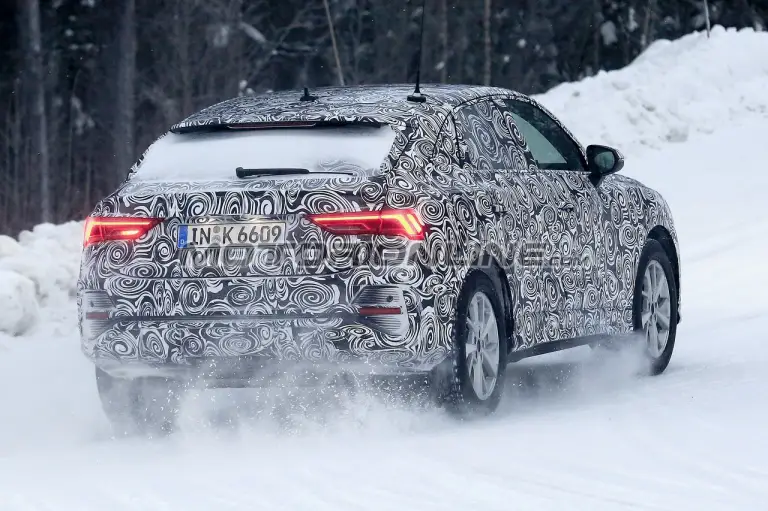 Audi Q4 foto spia 4 gennaio 2019 - 11