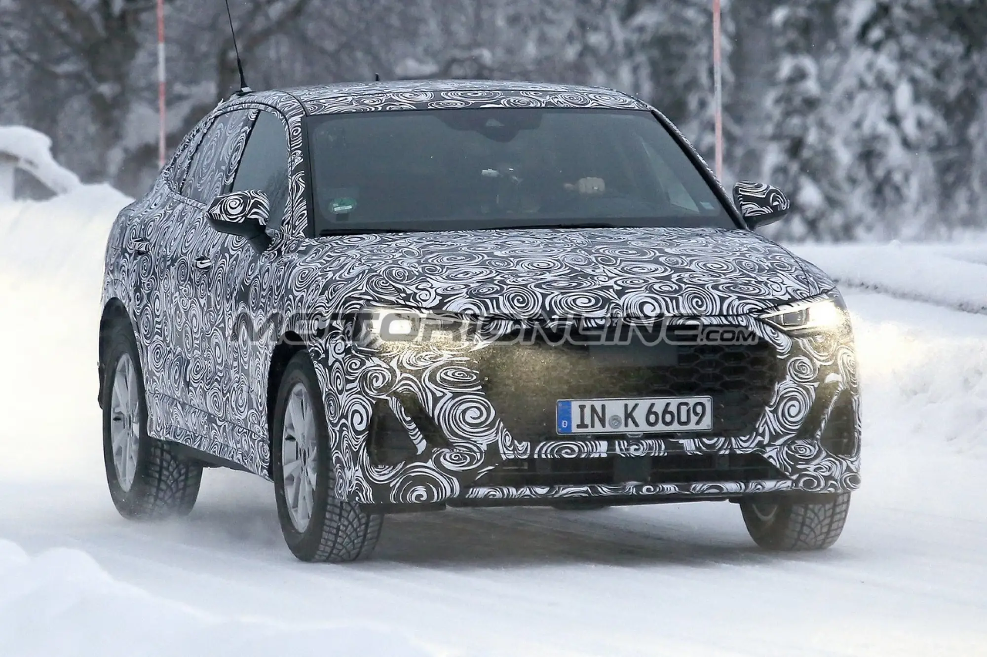 Audi Q4 foto spia 4 gennaio 2019 - 2