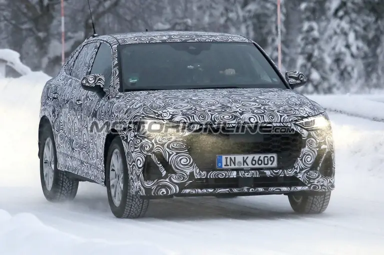 Audi Q4 foto spia 4 gennaio 2019 - 2