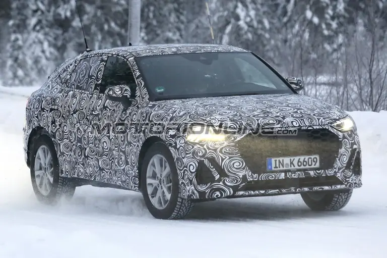 Audi Q4 foto spia 4 gennaio 2019 - 3