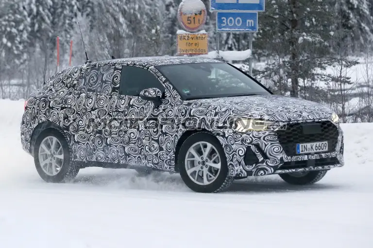 Audi Q4 foto spia 4 gennaio 2019 - 5