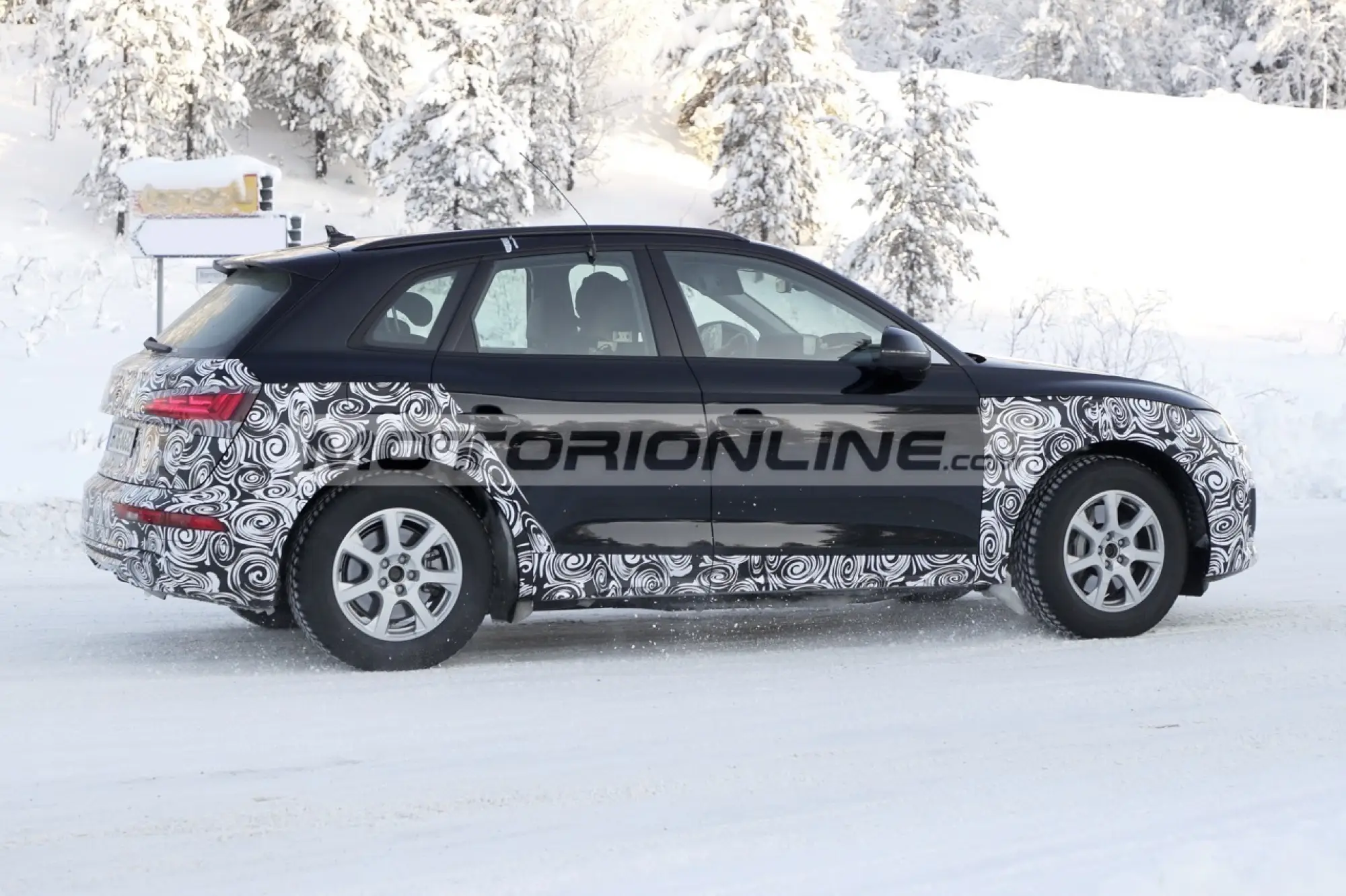 Audi Q5 2020 - Foto spia 18-11-2019 - 9