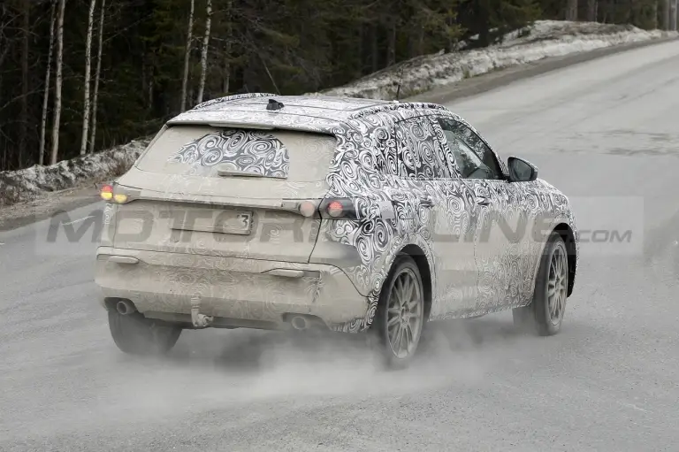 Audi Q5 2024 - Foto Spia 23-03-2022 - 7