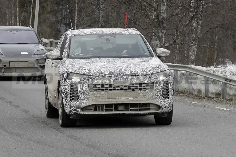 Audi Q5 2024 - Foto Spia 23-03-2022 - 3