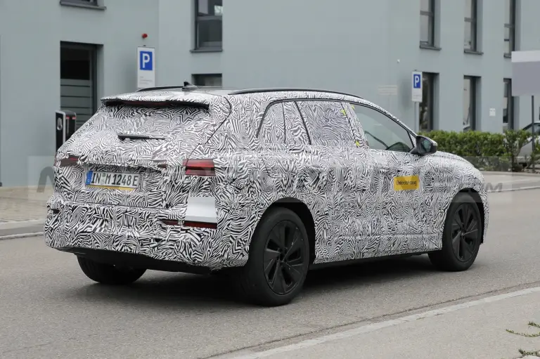 Audi Q5 e-tron - Foto Spia 05-11-2021 - 3