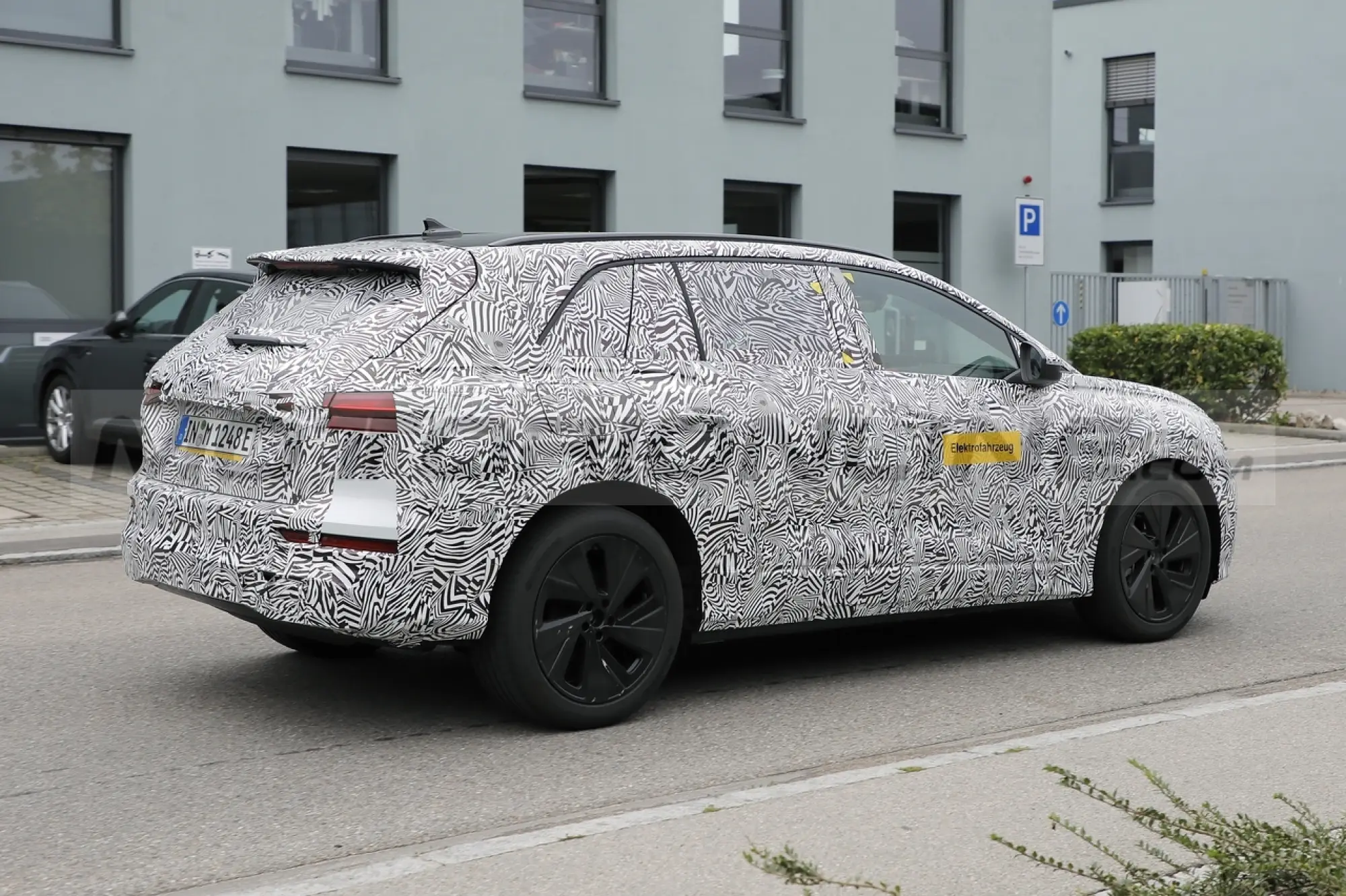 Audi Q5 e-tron - Foto Spia 05-11-2021 - 6