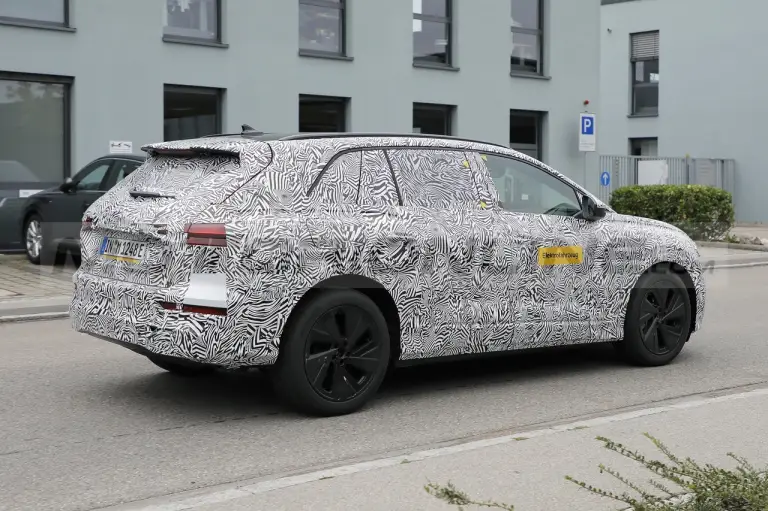 Audi Q5 e-tron - Foto Spia 05-11-2021 - 6