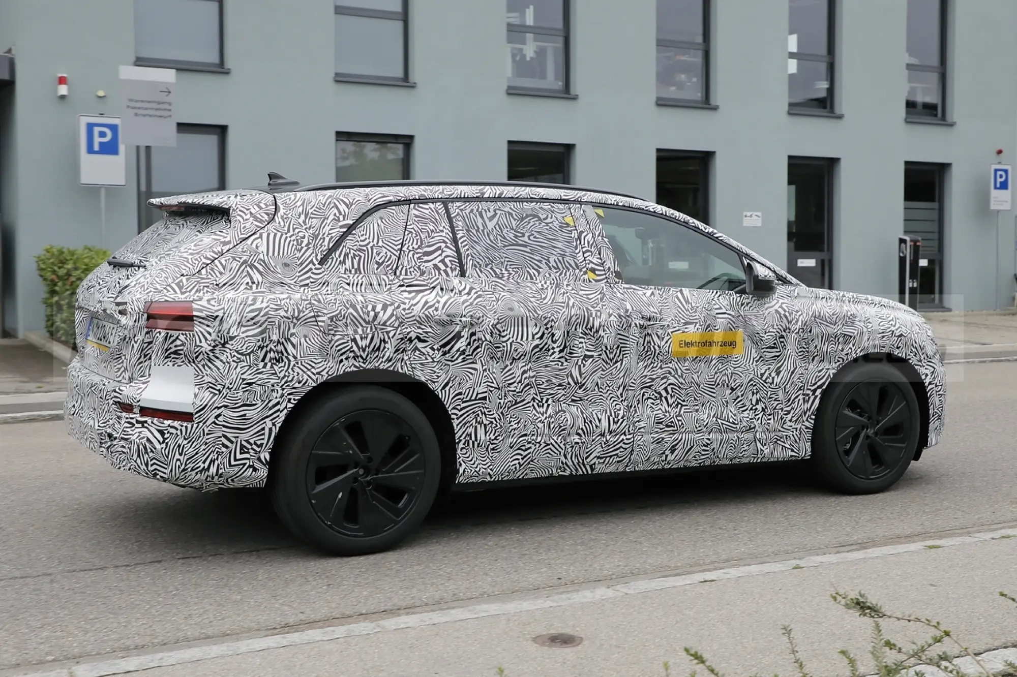 Audi Q5 e-tron - Foto Spia 05-11-2021 - 4