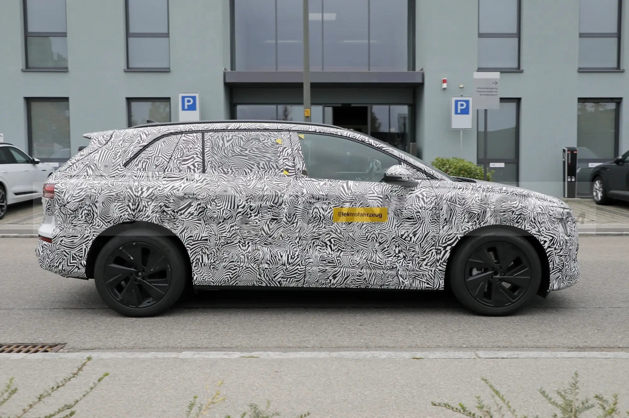 Audi Q5 e-tron - Foto Spia 05-11-2021 - 2