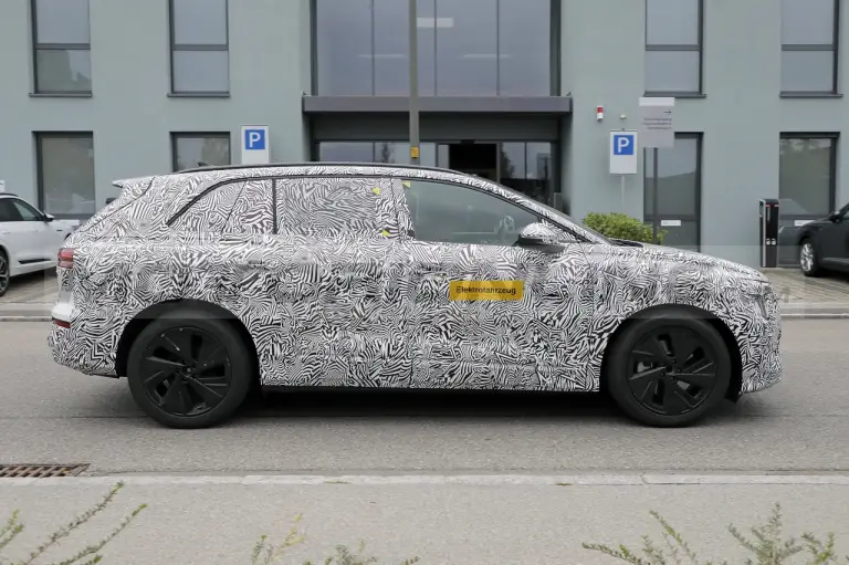 Audi Q5 e-tron - Foto Spia 05-11-2021 - 2