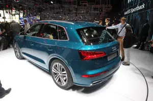 Audi Q5 foto live - Salone di Parigi 2016 