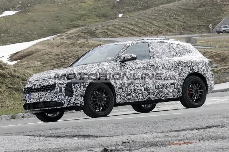 Audi Q5 - Foto spia 17-5-2022 - 5