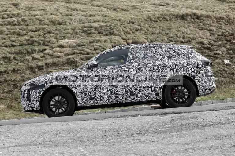 Audi Q5 - Foto spia 17-5-2022 - 6