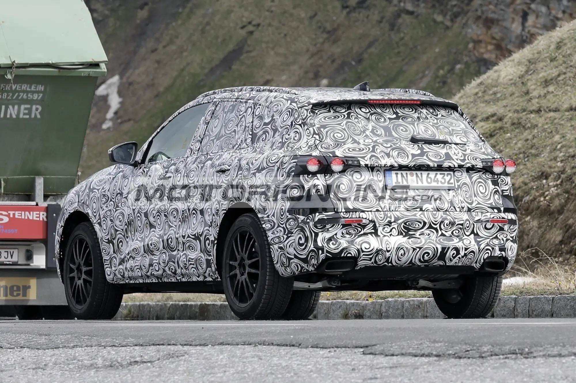 Audi Q5 - Foto spia 17-5-2022 - 10