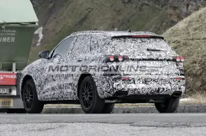 Audi Q5 - Foto spia 17-5-2022