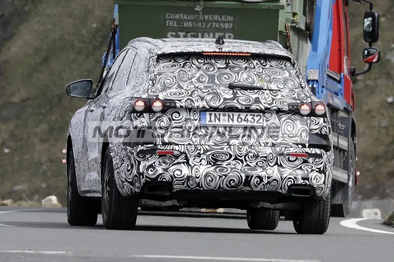 Audi Q5 - Foto spia 17-5-2022 - 8