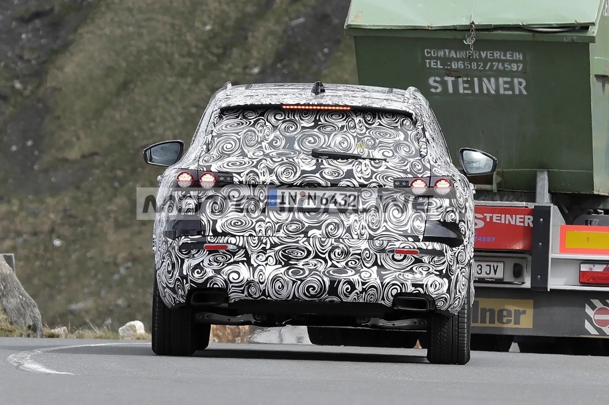 Audi Q5 - Foto spia 17-5-2022 - 12