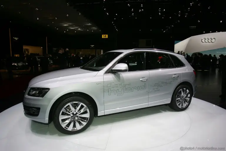 Audi Q5 Hybrid Ginevra 2011 - 10