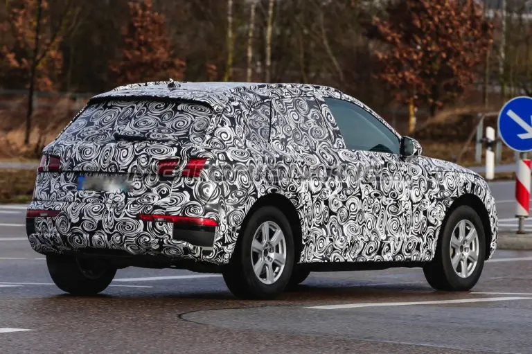 Audi Q5 MY 2017 - Foto spia 21-03-2016 - 7