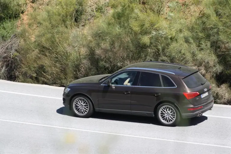 Audi Q5 sportiva foto spia - 3