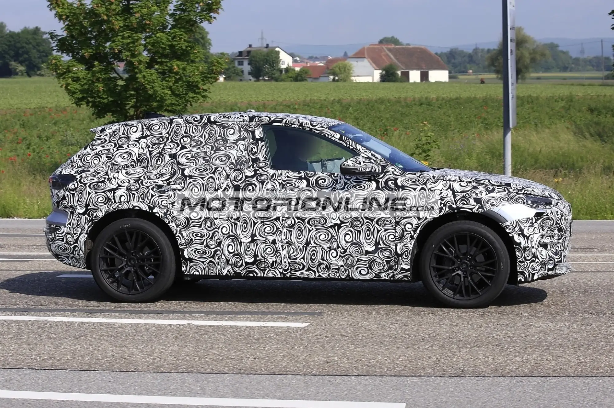 Audi Q6 e-tron - Foto spia 12-7-2021 - 5