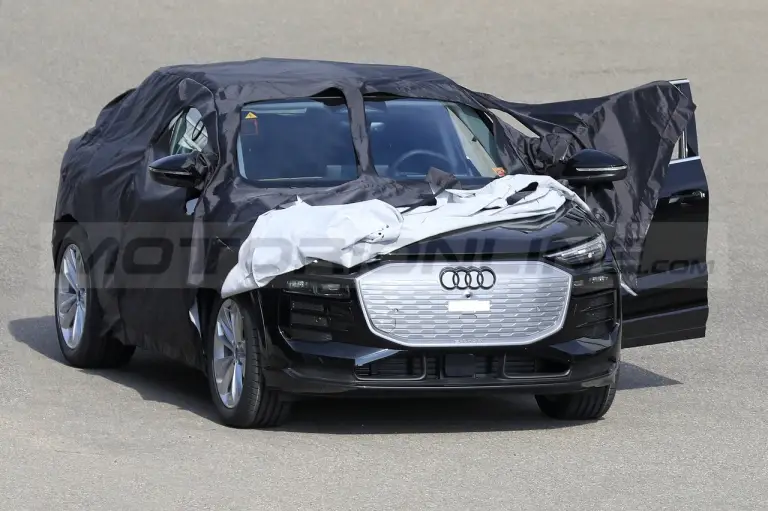 Audi Q6 e-tron - Foto Spia 30-03-2022 - 13