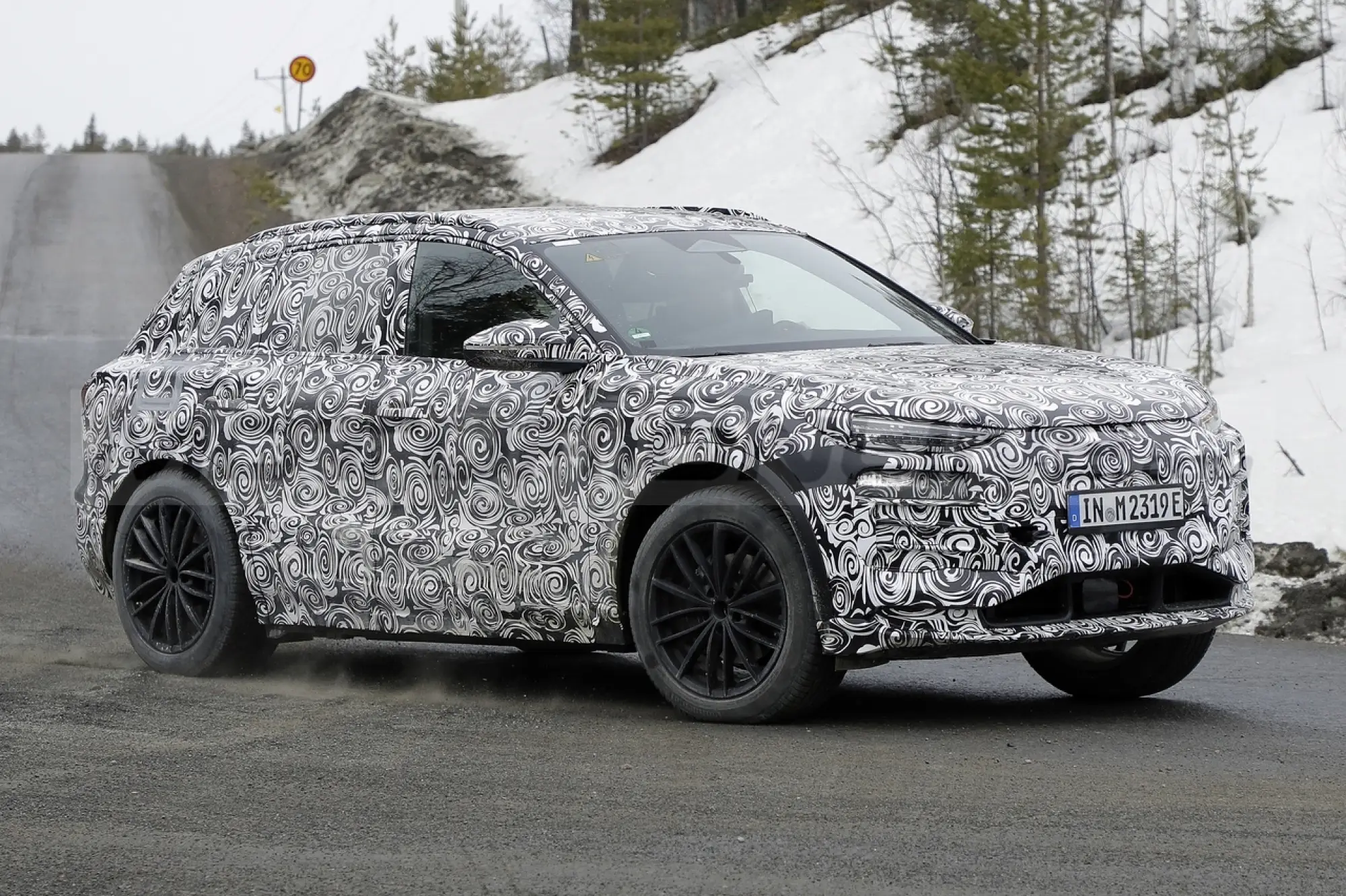 Audi Q6 e-tron - Foto Spia 30-03-2022 - 8