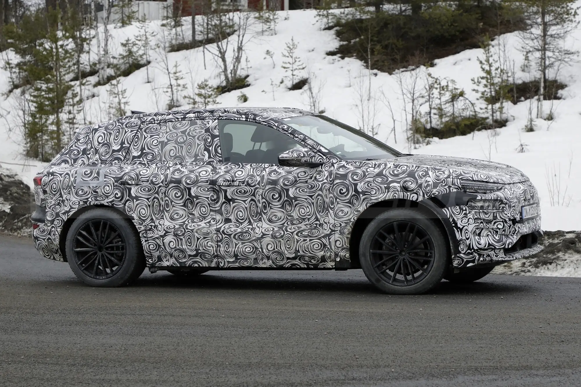 Audi Q6 e-tron - Foto Spia 30-03-2022 - 9