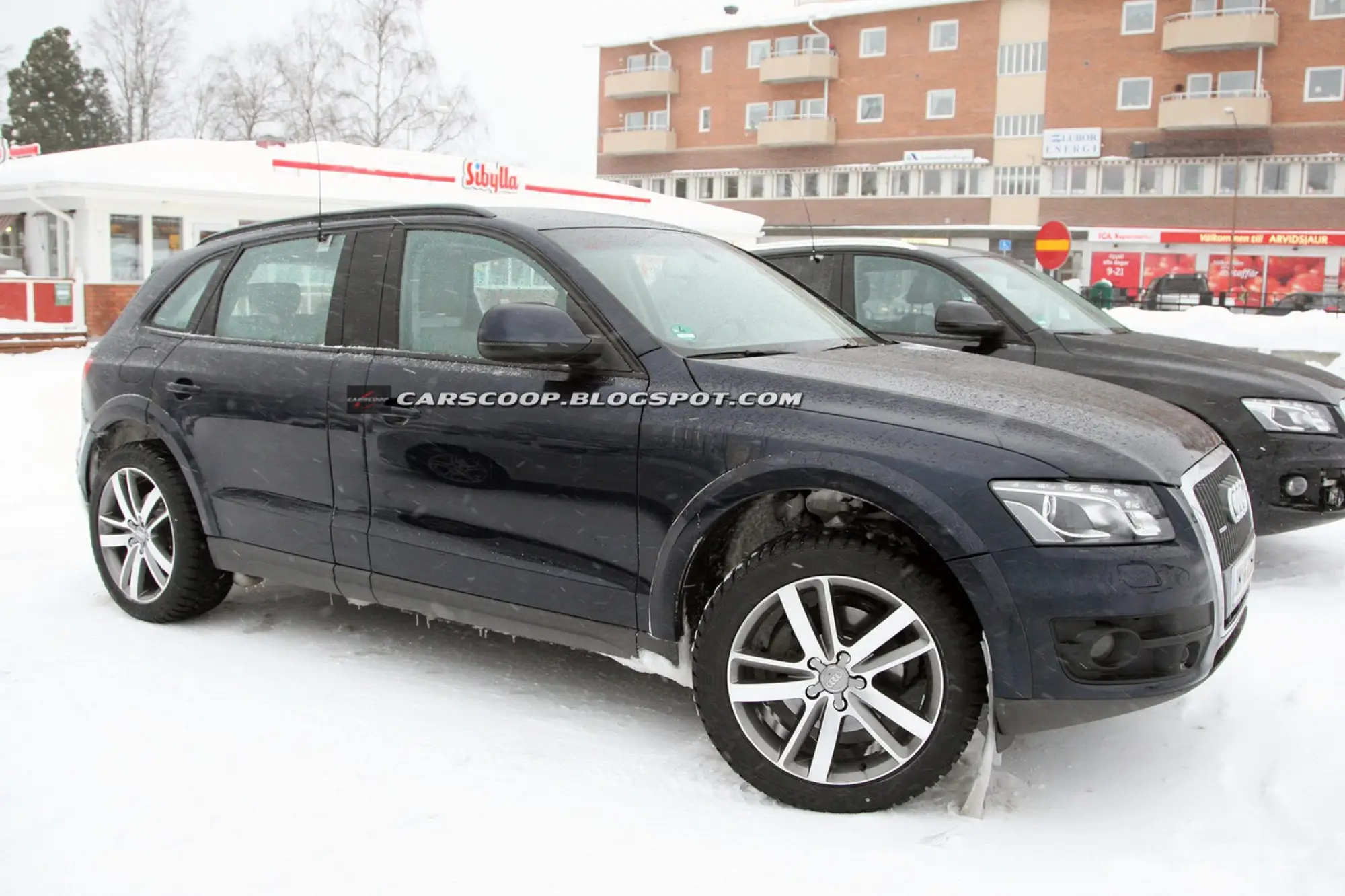 Audi Q6 foto spia marzo 2012 - 7