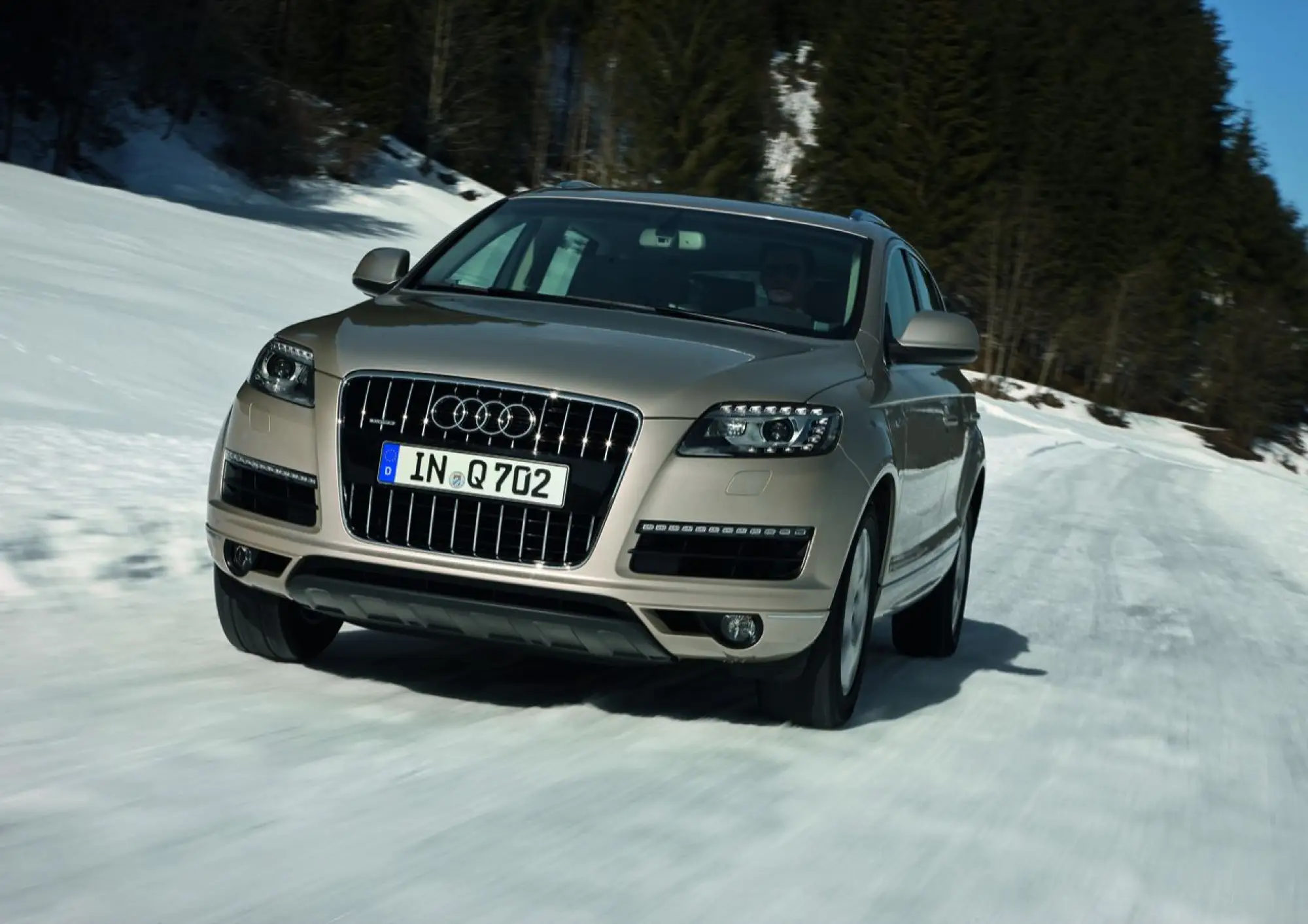 Audi Q7 2010 - 13
