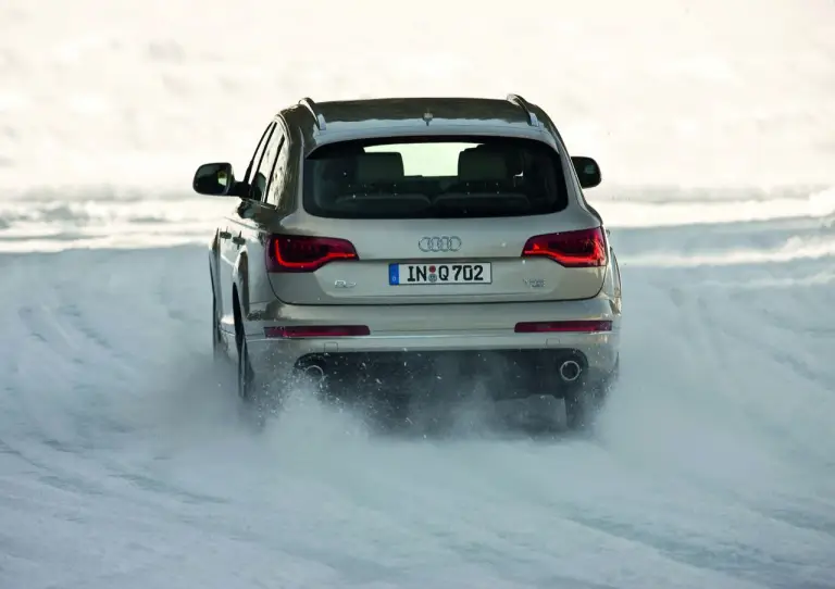 Audi Q7 2010 - 15