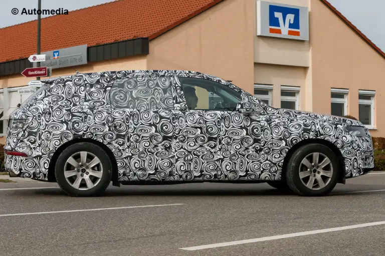 Audi Q7 2014 - Foto spia 30-10-2013 - 3