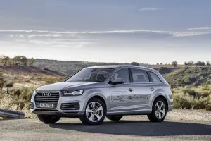 Audi Q7 e-tron MY 2016 - 1