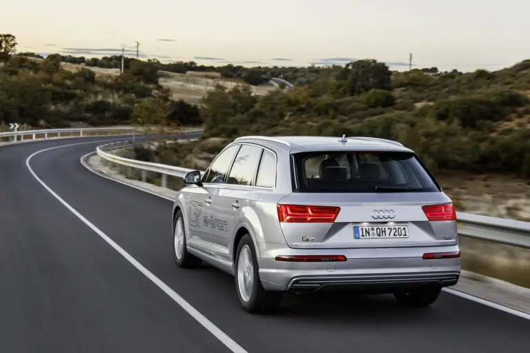 Audi Q7 e-tron MY 2016 - 42