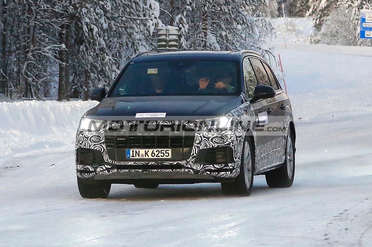 Audi Q7 facelift - Foto spia 20-12-2018