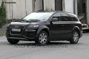 Audi Q7 - Foto spia 25-05-2013