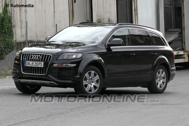 Audi Q7 - Foto spia 25-05-2013 - 1
