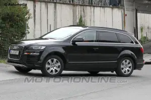 Audi Q7 - Foto spia 25-05-2013