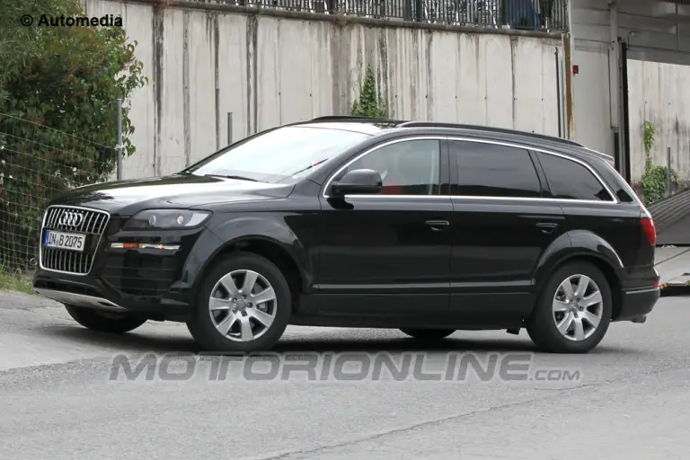 Audi Q7 - Foto spia 25-05-2013 - 2