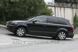 Audi Q7 - Foto spia 25-05-2013