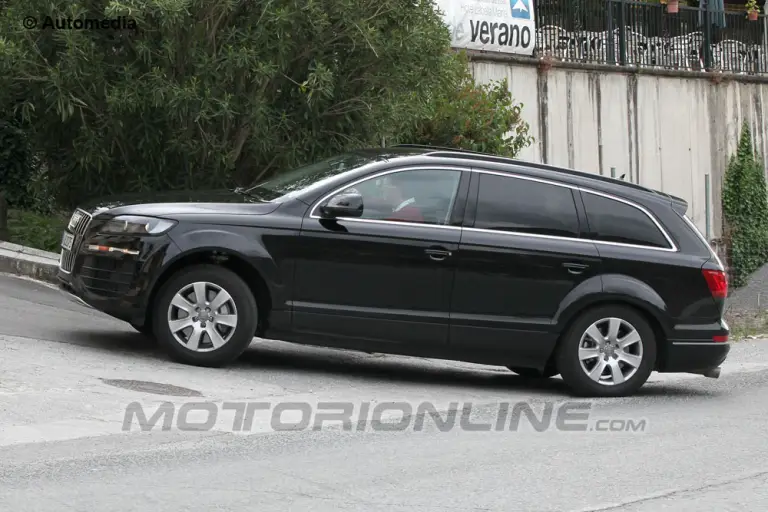 Audi Q7 - Foto spia 25-05-2013 - 3