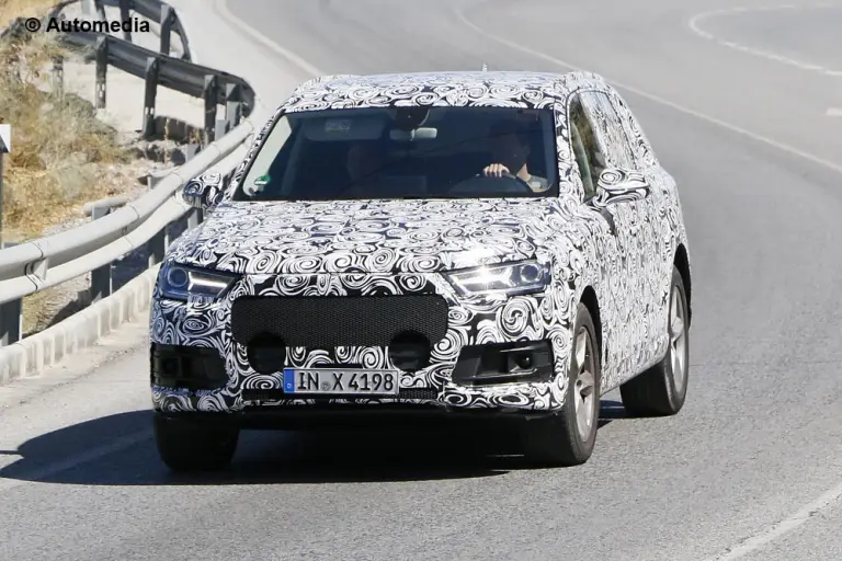 Audi Q7 - foto spia (settembre 2014) - 1