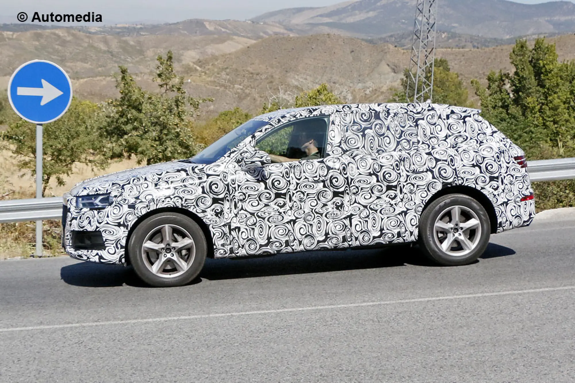 Audi Q7 - foto spia (settembre 2014) - 3