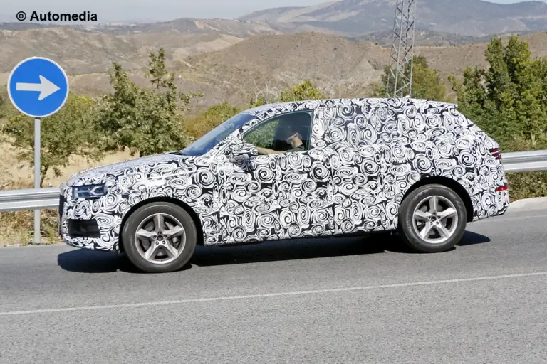 Audi Q7 - foto spia (settembre 2014) - 3