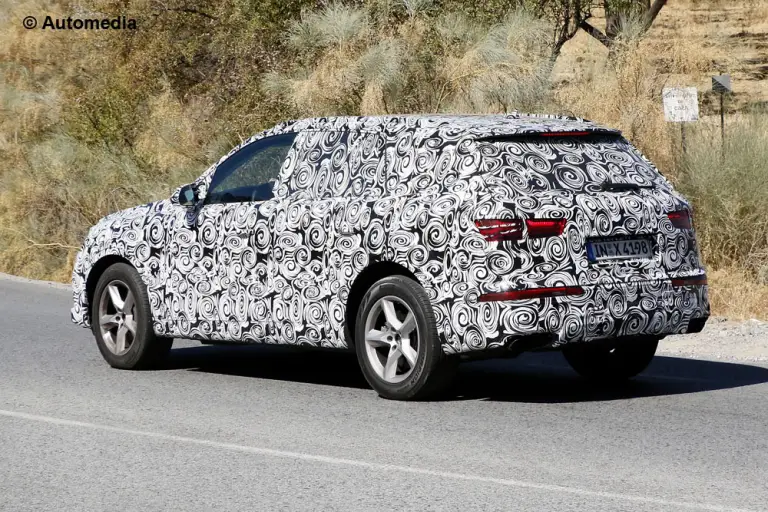 Audi Q7 - foto spia (settembre 2014) - 5