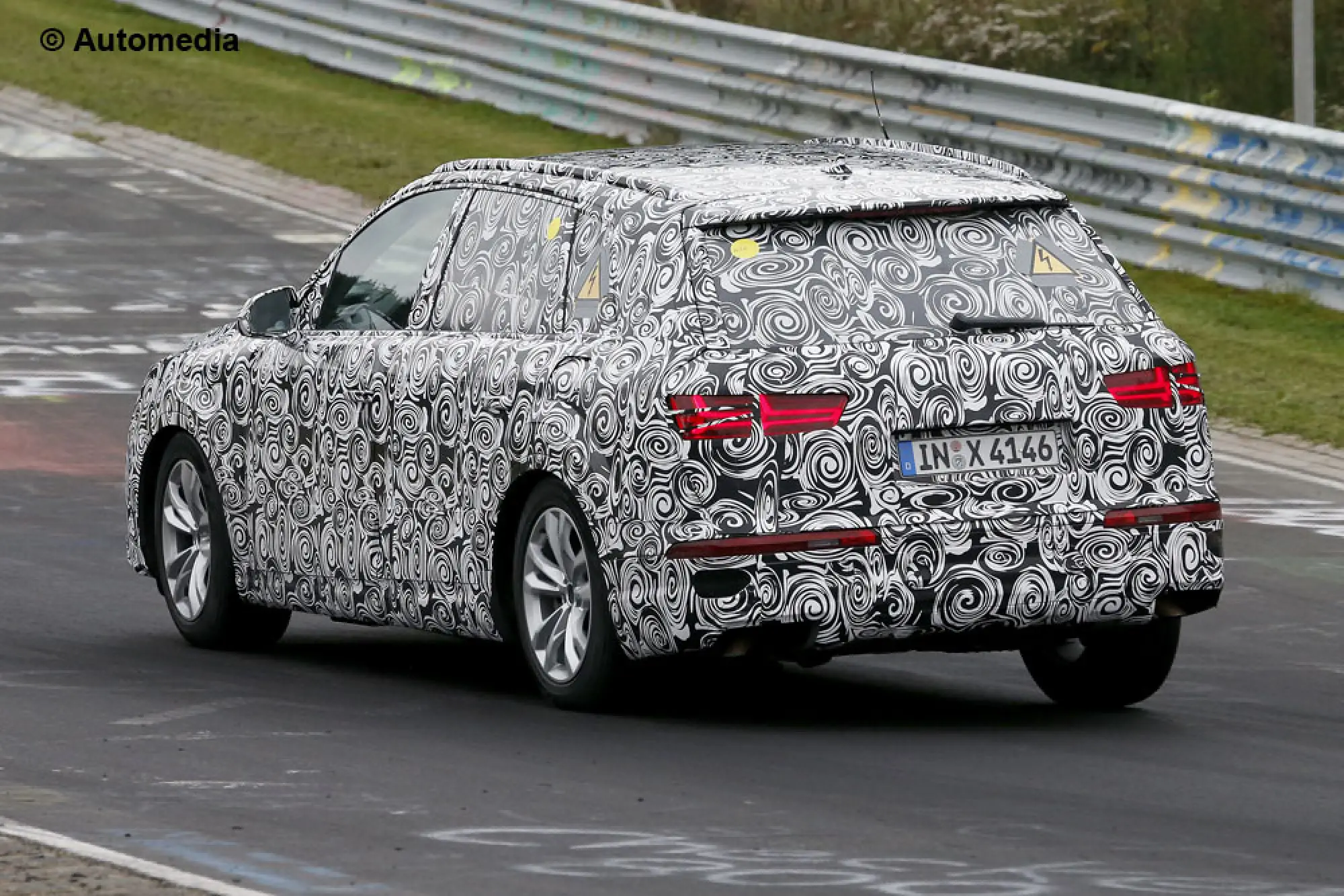 Audi Q7 - foto spia (settembre 2014) - 10